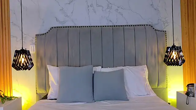 AnnaLoren  online show from 04-02-26, 12:14