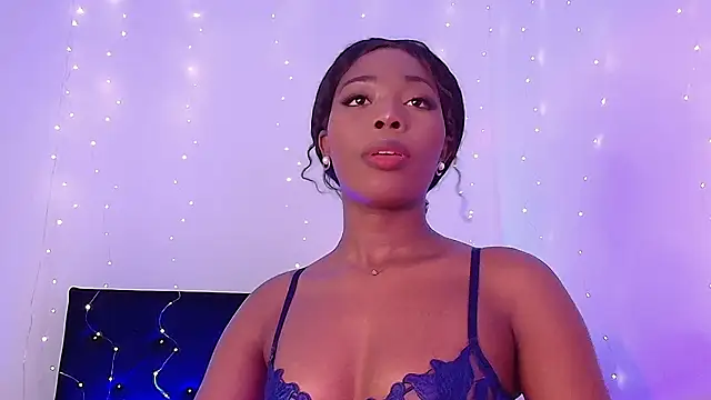 Snapshot of Lunaruiz chatting on 02-22-26, 07:45 Lunaruiz online show from 02-22-26, 07:45