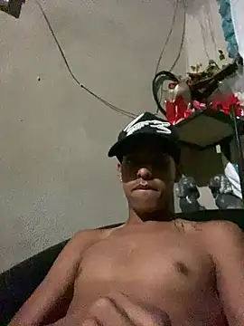 Snapshot of Alee_2005 chatting on 02-27-26, 06:35 Alee 2005 online show from 02-27-26, 06:35