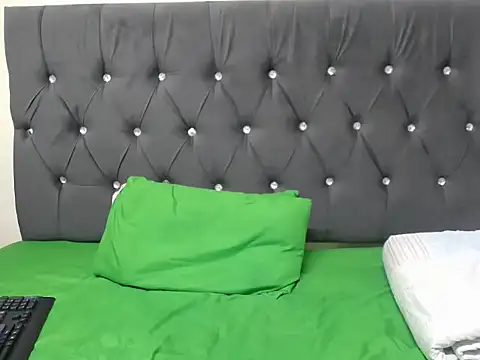 Snapshot of HornyLilHoney chatting on 02-24-26, 04:49 HornyLilHoney online show from 02-24-26, 04:49