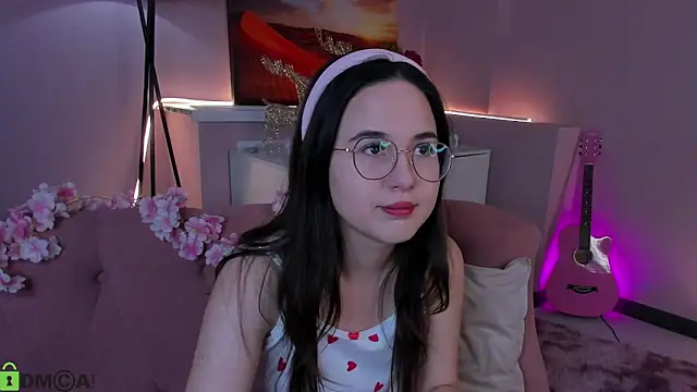 Snapshot of leylamirage chatting on 02-25-26, 12:15 leylamirage online show from 02-25-26, 12:15