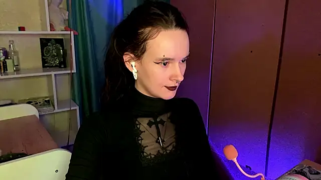 Snapshot of MabelDefina chatting on 03-16-26, 11:03 MabelDefina online show from 03-16-26, 11:03