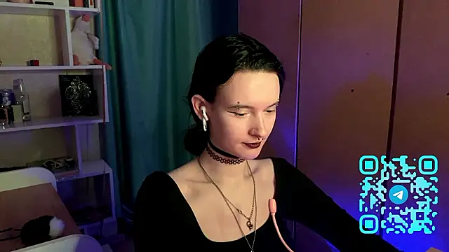 Snapshot of MabelDefina chatting on 03-28-26, 01:00 MabelDefina online show from 03-28-26, 01:00