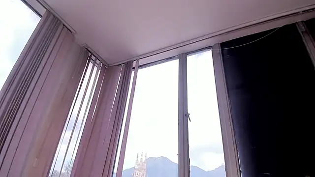 kendra crow  online show from 02-25-26, 06:28