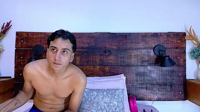 Esmeralda and Naim online show from 02-25-26, 07:01