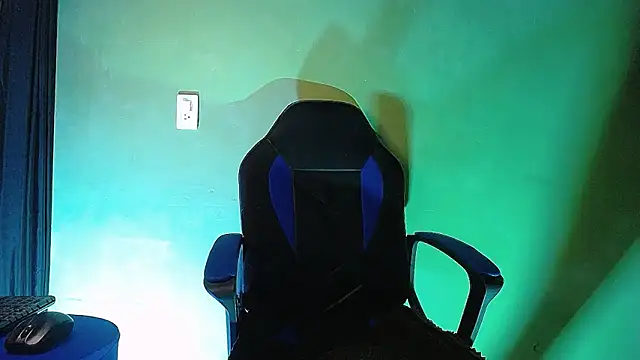 Snapshot of Uriel_Ray_ chatting on 02-24-26, 10:41 Uriel Ray online show from 02-24-26, 10:41