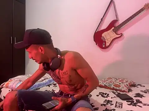 Snapshot of Andreyssantos chatting on 02-17-26, 04:09 Andreyssantos online show from 02-17-26, 04:09