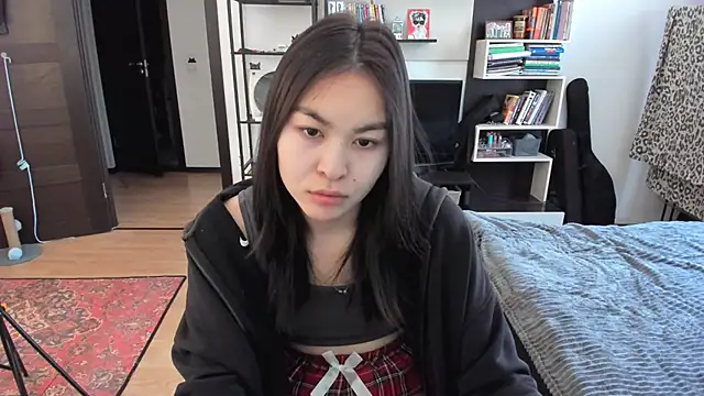 Snapshot of moon_bloom chatting on 02-25-26, 11:31 moon bloom online show from 02-25-26, 11:31