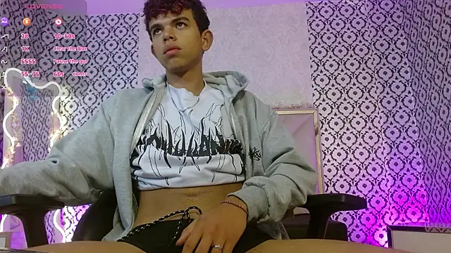 Snapshot of keahi_tay chatting on 02-25-26, 12:04 keahi tay online show from 02-25-26, 12:04