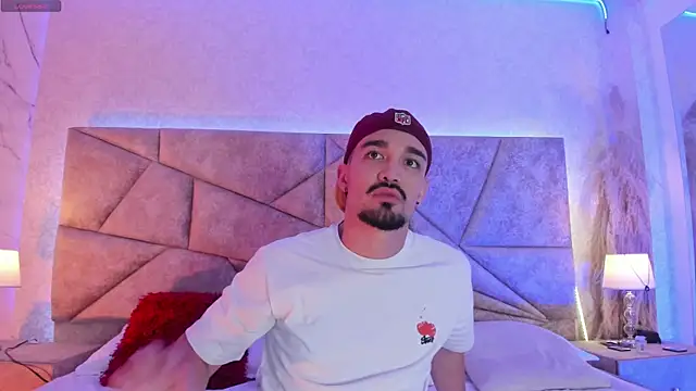 Snapshot of SavageCross1 chatting on 02-21-26, 07:59 SavageCross1 online show from 02-21-26, 07:59