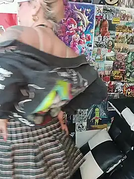 Snapshot of lady_polka chatting on 02-25-26, 05:44 lady polka online show from 02-25-26, 05:44