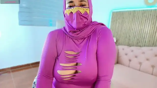 Snapshot of Nadia_Privee chatting on 02-20-26, 05:13 Nadia Privee online show from 02-20-26, 05:13