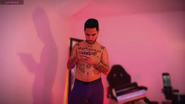 Snapshot of king_of_desire chatting on 02-28-26, 04:02 king of desire online show from 02-28-26, 04:02