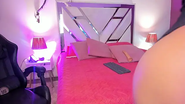 Snapshot of Esmeralda_carrascal chatting on 03-03-26, 03:23 Esmeralda carrascal online show from 03-03-26, 03:23