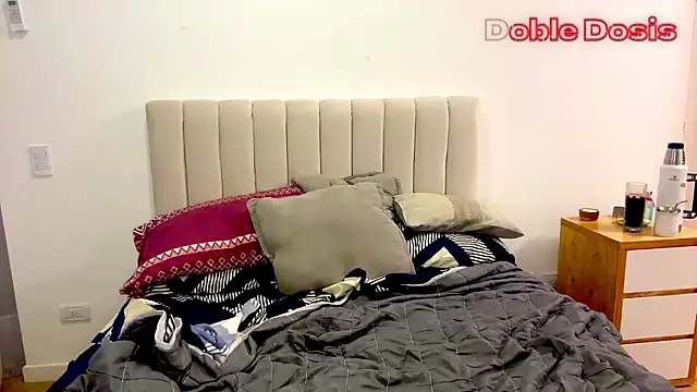 Snapshot of Doble_Dosis chatting on 02-21-26, 01:28 Doble Dosis online show from 02-21-26, 01:28