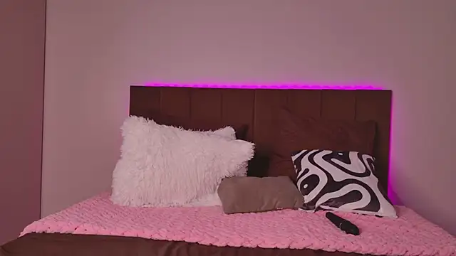 Born to Blow  online show from 03-03-26, 03:23