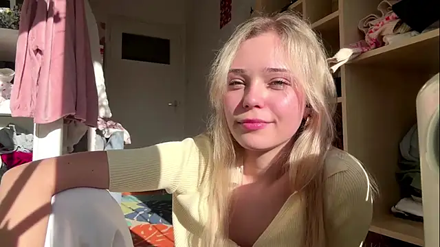 Snapshot of SourMidday chatting on 02-25-26, 02:05 SourMidday online show from 02-25-26, 02:05