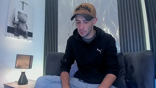 Snapshot of Milanwhite_ chatting on 02-20-26, 12:05 Milanwhite online show from 02-20-26, 12:05