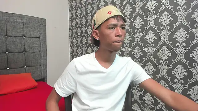 Little Twink19x online show from 02-24-26, 07:23