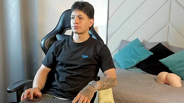 Snapshot of TonyPetrovjs chatting on 03-14-26, 05:13 TonyPetrovjs online show from 03-14-26, 05:13