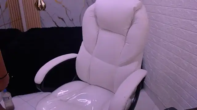 Snapshot of velvet_o chatting on 02-28-26, 04:24 velvet o online show from 02-28-26, 04:24