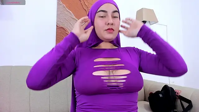 Snapshot of Malika_Noor chatting on 04-10-26, 02:22 Malika Noor online show from 04-10-26, 02:22