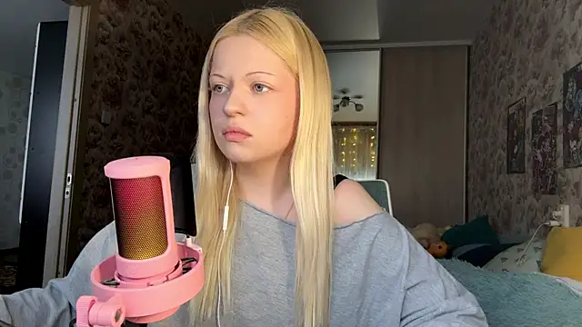 Snapshot of JeneeBIanks chatting on 02-25-26, 12:37 JeneeBIanks online show from 02-25-26, 12:37