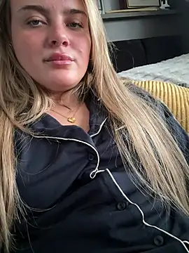 Snapshot of chanelbabyxx chatting on 02-21-26, 01:01 chanelbabyxx online show from 02-21-26, 01:01