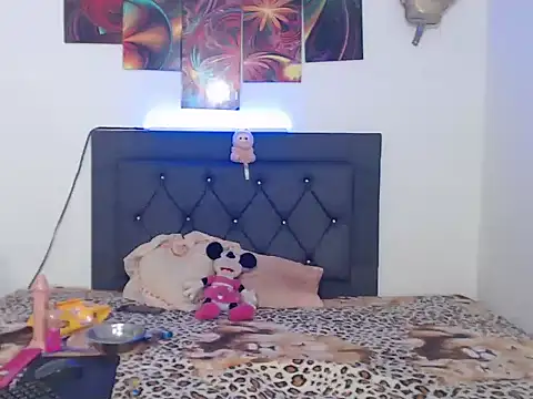 Snapshot of cellesthee chatting on 03-18-26, 08:17 cellesthee online show from 03-18-26, 08:17