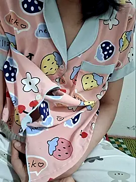 Snapshot of kieuqueen92 chatting on 02-23-26, 02:03 kieuqueen92 online show from 02-23-26, 02:03