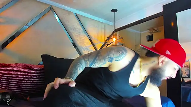 Snapshot of SantiagoHincapiie chatting on 02-25-26, 04:22 SantiagoHincapiie online show from 02-25-26, 04:22