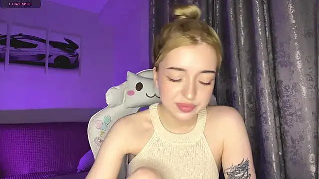 Snapshot of EllianaMiller chatting on 03-01-26, 10:23 EllianaMiller online show from 03-01-26, 10:23