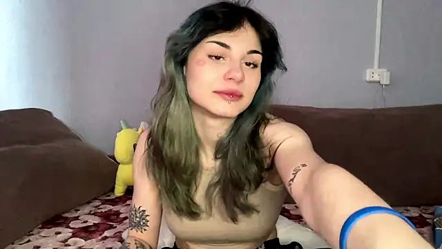 Snapshot of Emmibrilson chatting on 03-02-26, 10:33 Emmibrilson online show from 03-02-26, 10:33