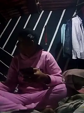 zeus23cm1 online show from 02-24-26, 12:36