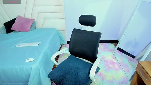 Snapshot of Red-april chatting on 02-25-26, 02:05 Red-april online show from 02-25-26, 02:05