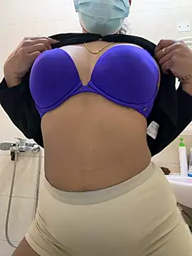 Snapshot of sessy_grl chatting on 02-25-26, 05:39 sessy grl online show from 02-25-26, 05:39