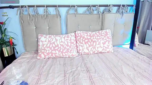 Snapshot of aurora_wander chatting on 02-24-26, 12:47 aurora wander online show from 02-24-26, 12:47