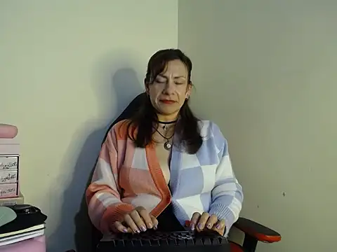 Snapshot of ivonnahills chatting on 02-26-26, 11:37 ivonnahills online show from 02-26-26, 11:37