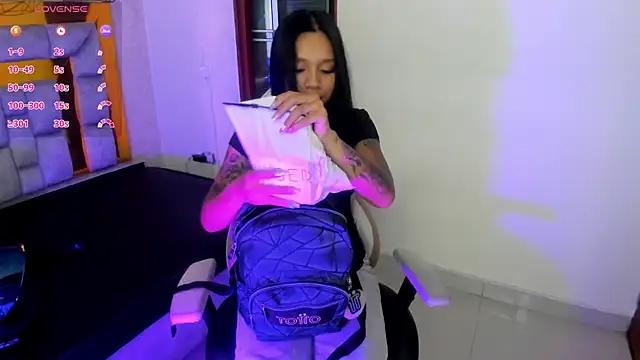 Snapshot of miiaboss_ chatting on 04-16-26, 11:11 miiaboss online show from 04-16-26, 11:11