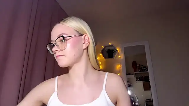 Snapshot of MiaCashe chatting on 03-02-26, 03:08 MiaCashe online show from 03-02-26, 03:08