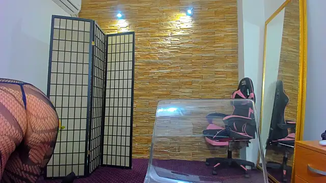 Snapshot of MiaNoirr chatting on 02-27-26, 08:31 MiaNoirr online show from 02-27-26, 08:31