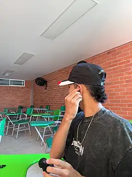 Snapshot of HarryGaze chatting on 02-27-26, 01:11 HarryGaze online show from 02-27-26, 01:11