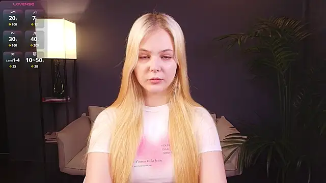 Snapshot of Elle_Funning chatting on 02-25-26, 02:54 Elle Funning online show from 02-25-26, 02:54