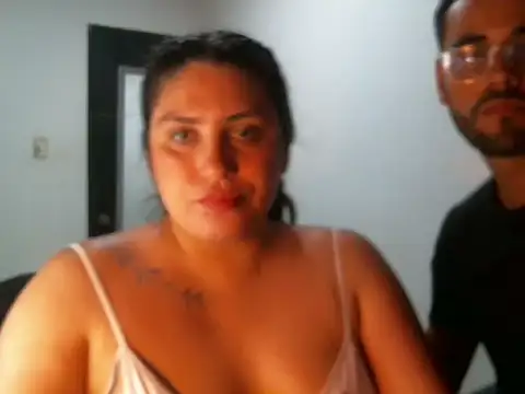 Snapshot of lia_and_cris chatting on 02-24-26, 01:47 lia and cris online show from 02-24-26, 01:47