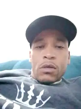 Snapshot of Rodr_go14 chatting on 04-15-26, 10:33 Rodr go14 online show from 04-15-26, 10:33