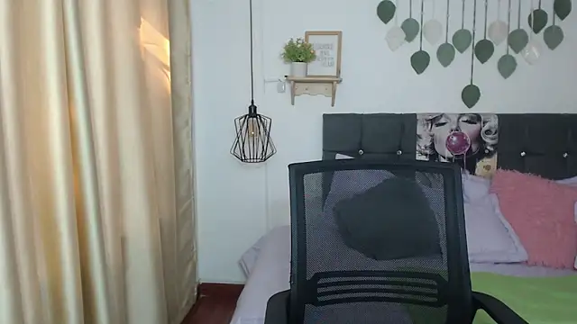 Emma hassani online show from 04-04-26, 01:41