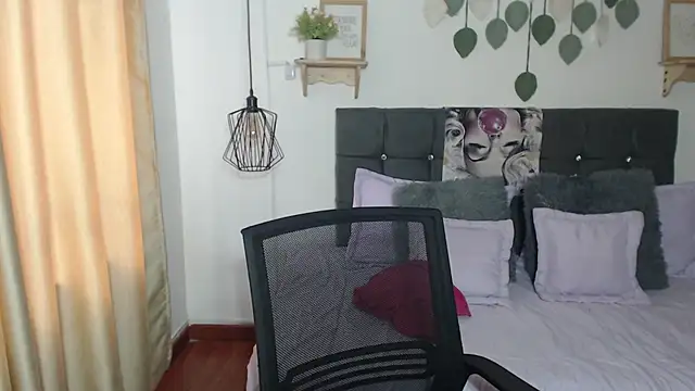 Emma hassani online show from 04-11-26, 02:10