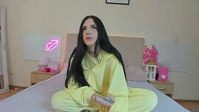 Snapshot of TiffanyHhot chatting on 04-03-26, 12:36 TiffanyHhot online show from 04-03-26, 12:36