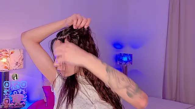 Snapshot of LeaaMooon chatting on 03-02-26, 02:13 LeaaMooon online show from 03-02-26, 02:13