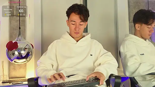 Snapshot of Austin_Reedss chatting on 03-24-26, 12:21 Austin Reedss online show from 03-24-26, 12:21